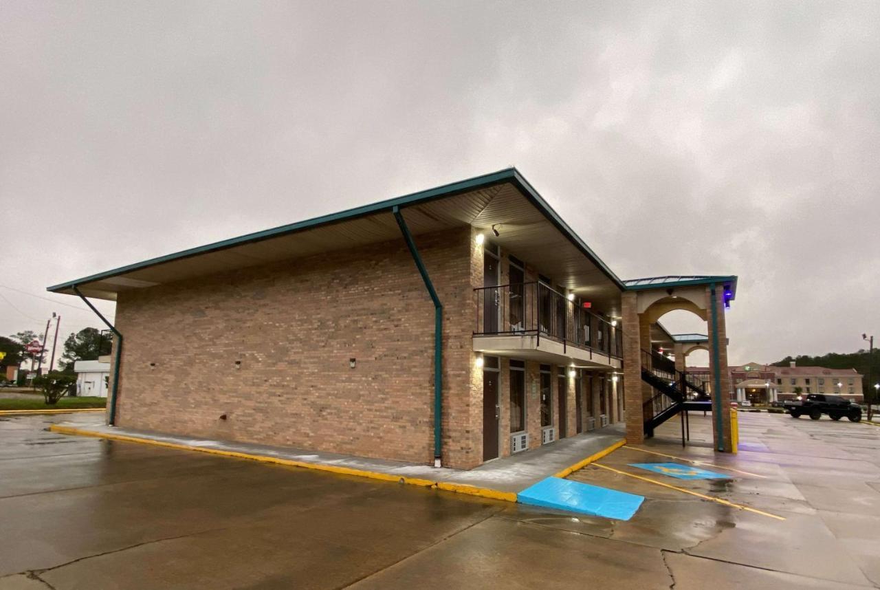 Days Inn By Wyndham Forest Exterior photo